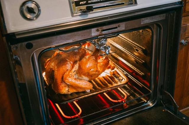 Solving Last-Minute Turkey Day Woes: Viking Oven Repair Essentials